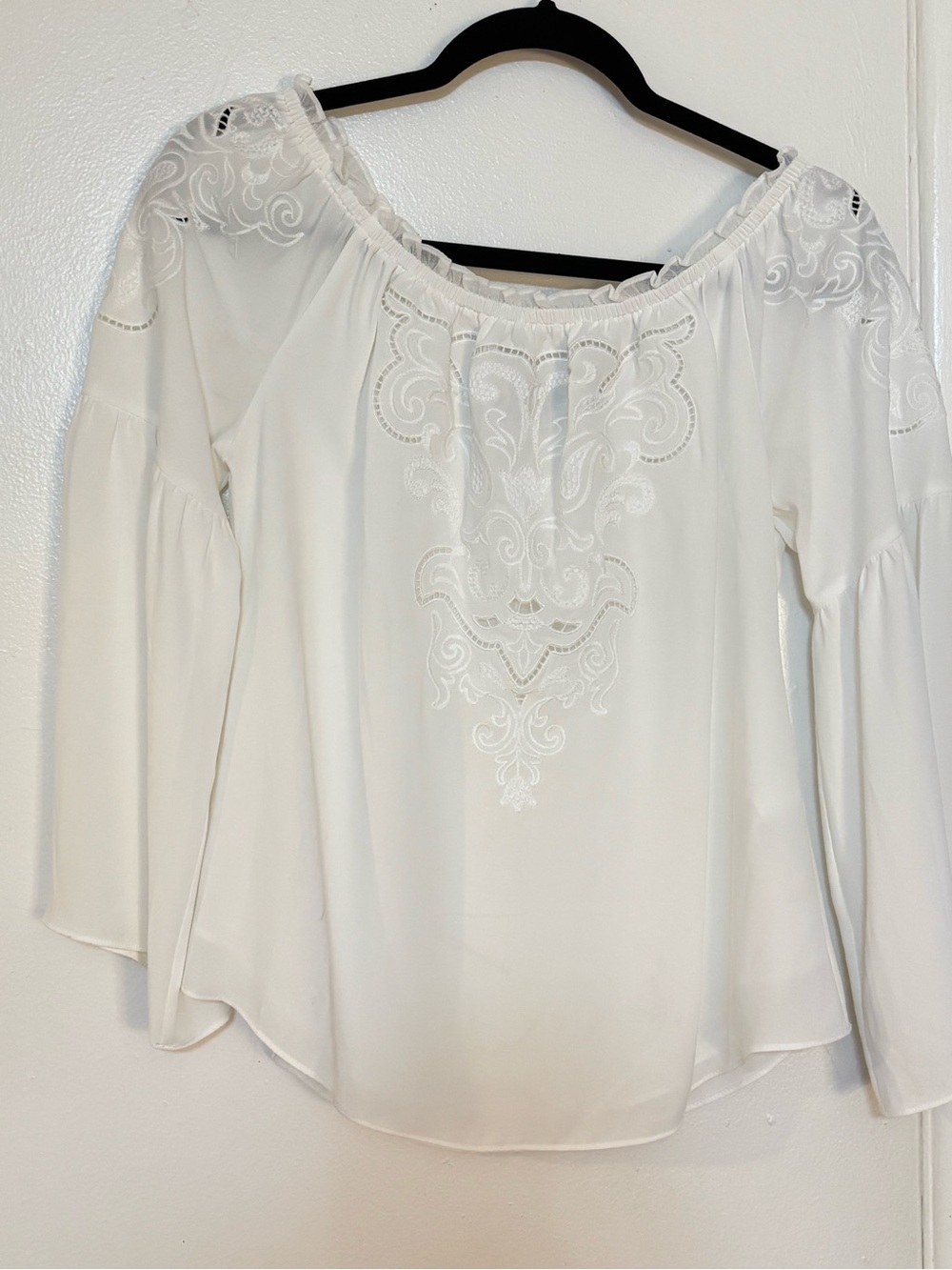 White House Black Market Off Shoulder Embroidered Shirt Woman’s Size Small Petit